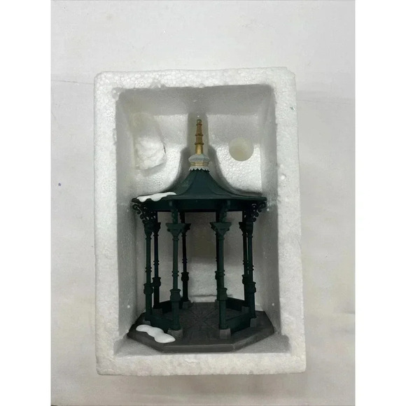 RETIRED DEPARTMENT 56 HERITAGE VILLAGE TOWN SQUARE GAZEBO ITEM #5513-1 EUC - Picture 7 of 7